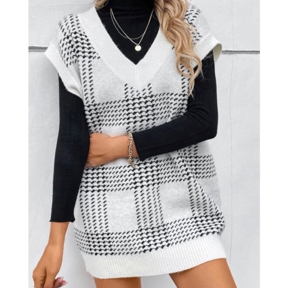 Cozy Plaid Print V Neck Long Vest - Picture 3 of 5